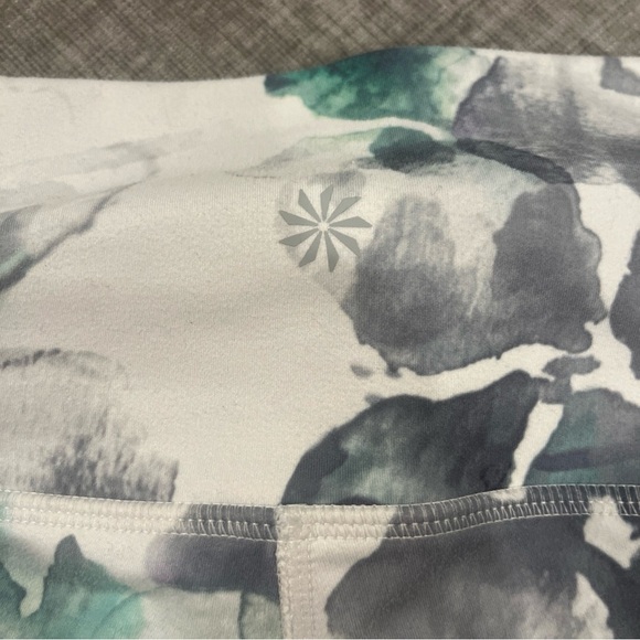 Athleta Floral Mudra 7/8 Leggings Women’s size SIZE Small White Mesh Panel - Picture 8 of 8